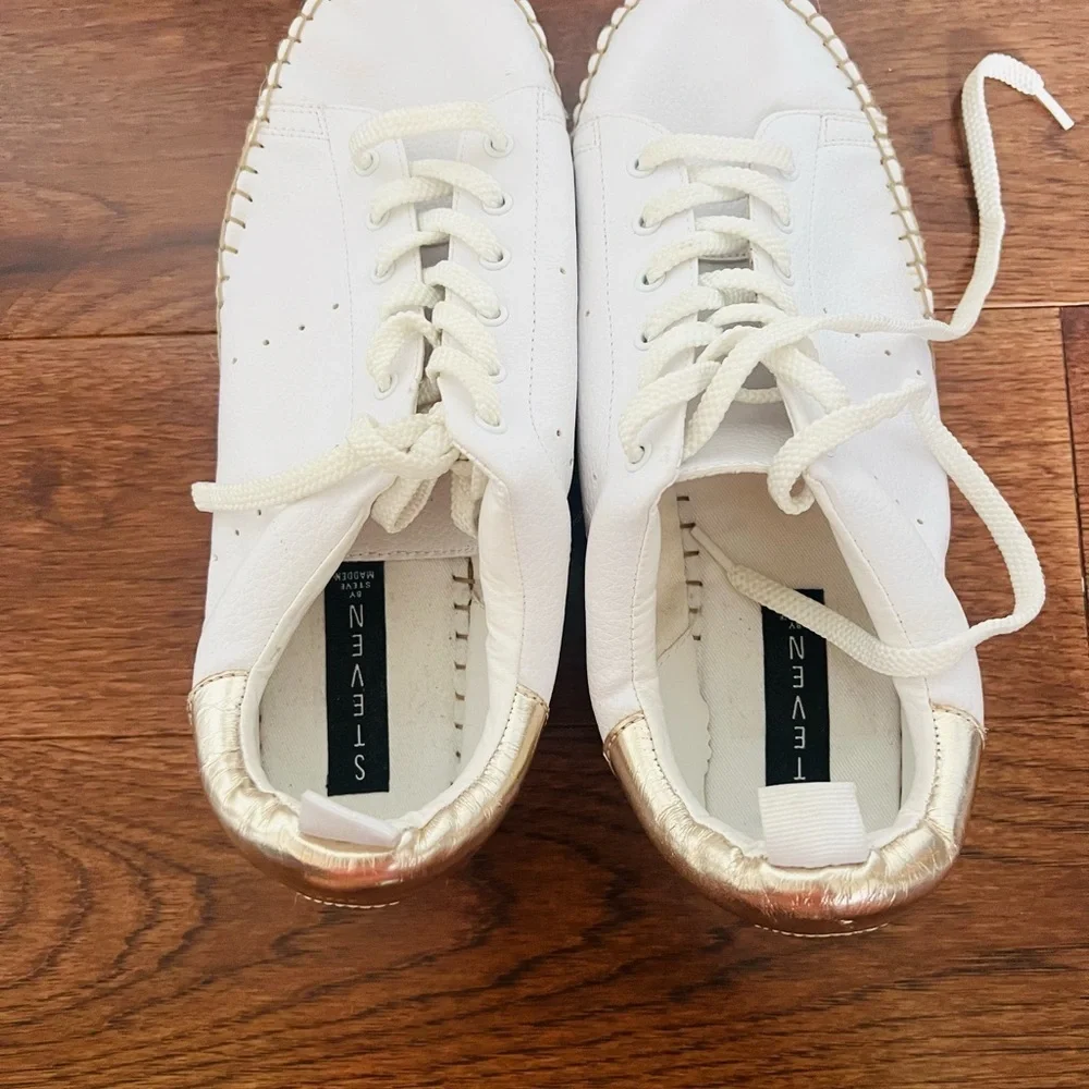 Steve Madden White Leather and Tan Espadrilles with Classic Design size 9.5
